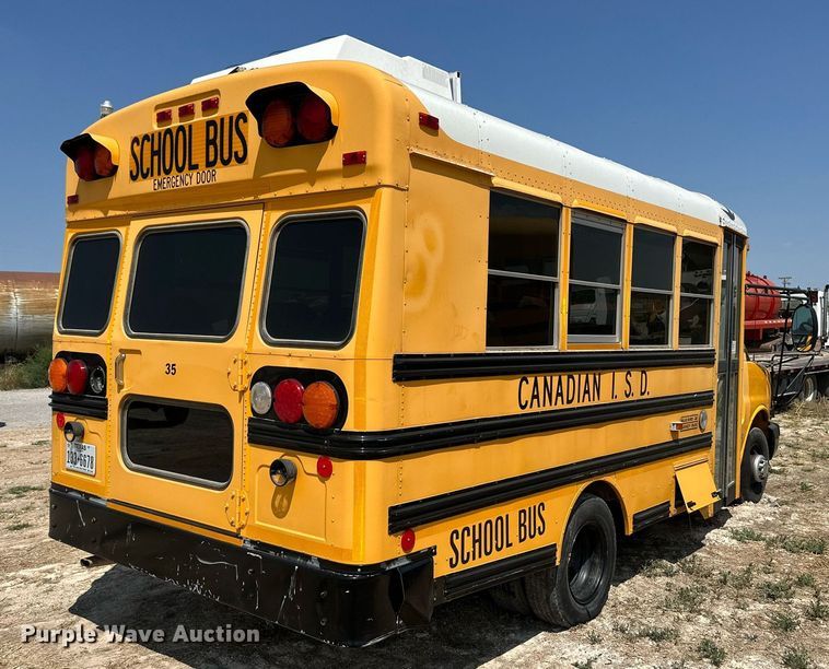 image for item DQ1399 2004 Chevrolet Express G3500  school bus