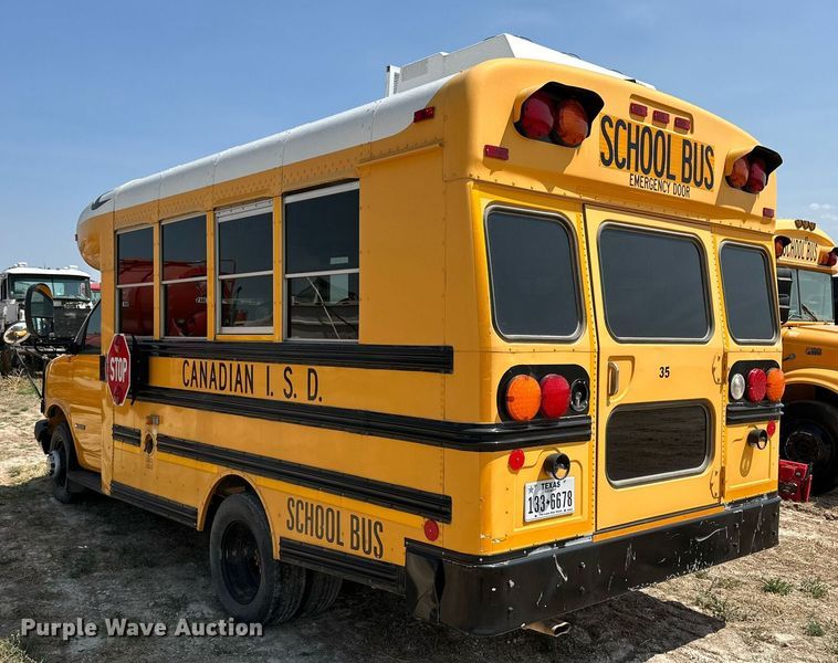 image for item DQ1399 2004 Chevrolet Express G3500  school bus