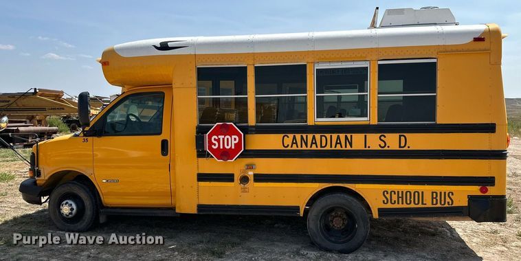 image for item DQ1399 2004 Chevrolet Express G3500  school bus