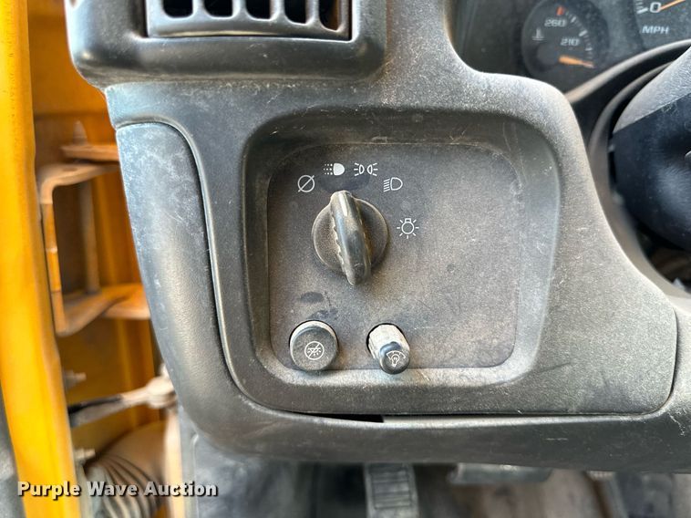 image for item DQ1399 2004 Chevrolet Express G3500  school bus