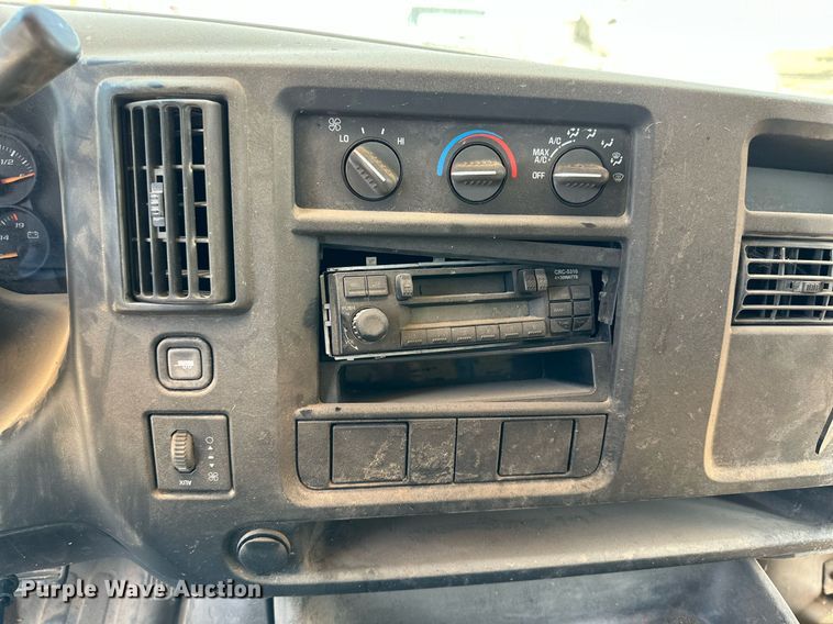 image for item DQ1399 2004 Chevrolet Express G3500  school bus