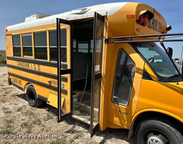 image for item DQ1399 2004 Chevrolet Express G3500  school bus