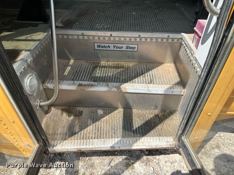 image for item DQ1399 2004 Chevrolet Express G3500  school bus