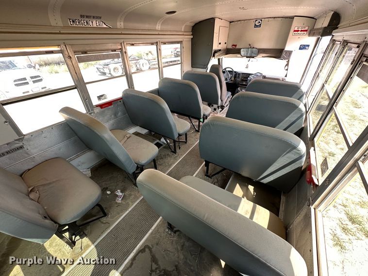 image for item DQ1399 2004 Chevrolet Express G3500  school bus