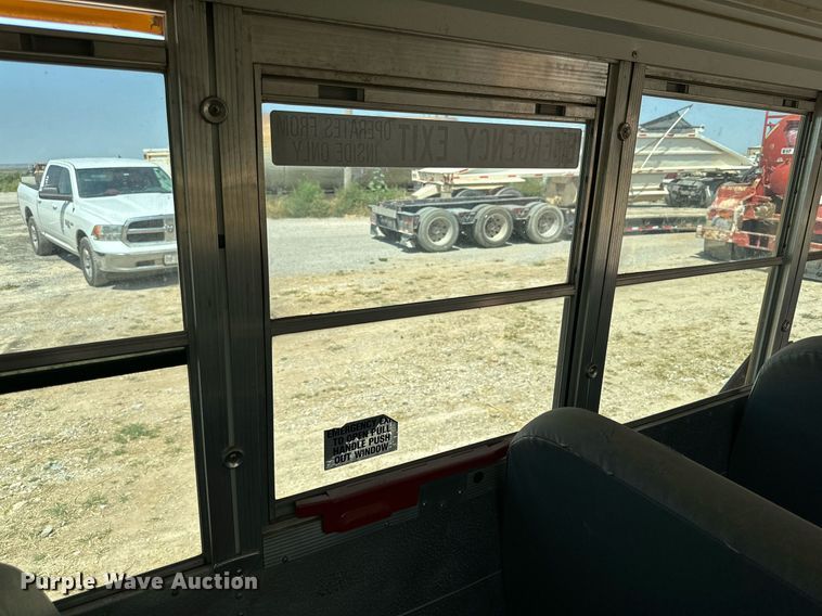 image for item DQ1399 2004 Chevrolet Express G3500  school bus