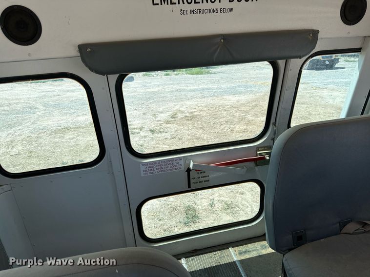 image for item DQ1399 2004 Chevrolet Express G3500  school bus