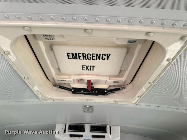 image for item DQ1399 2004 Chevrolet Express G3500  school bus