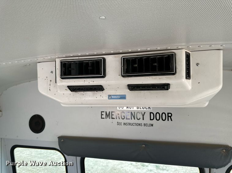 image for item DQ1399 2004 Chevrolet Express G3500  school bus