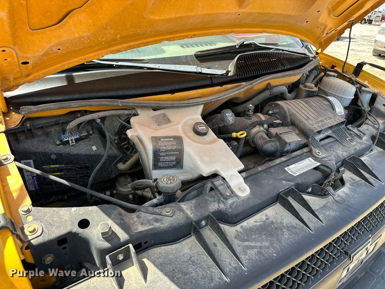 image for item DQ1399 2004 Chevrolet Express G3500  school bus