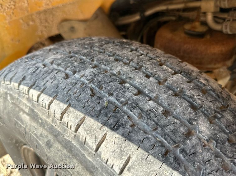 image for item DQ1399 2004 Chevrolet Express G3500  school bus