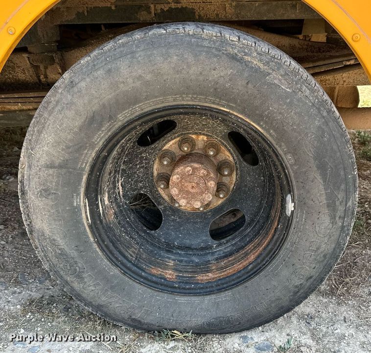 image for item DQ1399 2004 Chevrolet Express G3500  school bus