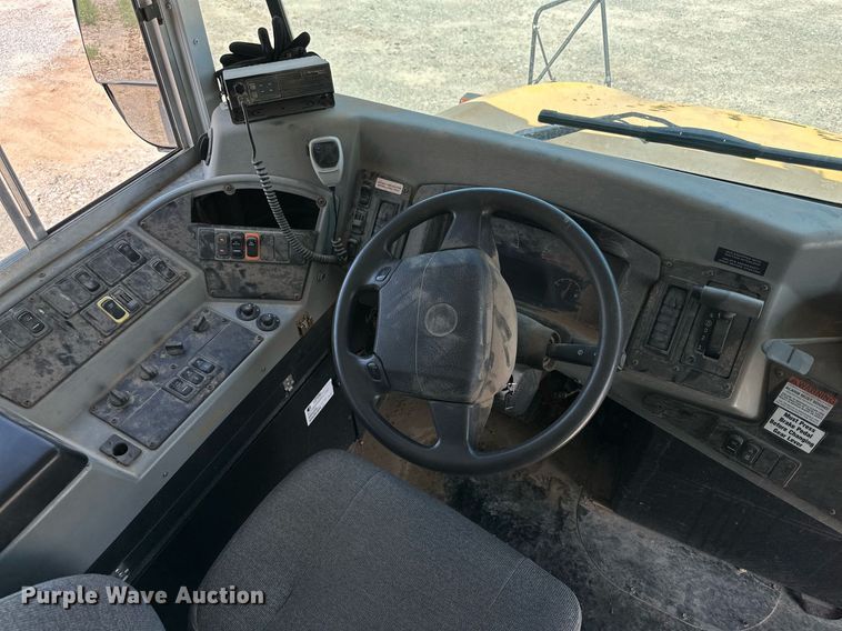 image for item DQ1400 2008 Blue Bird  school bus