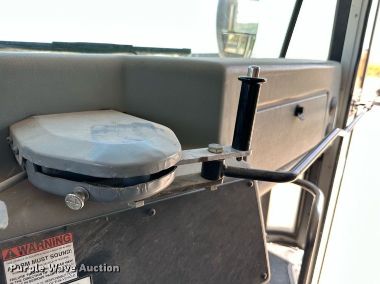 image for item DQ1400 2008 Blue Bird  school bus