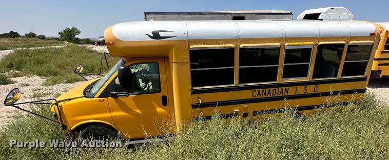 image for item DQ1401 2007 Chevrolet Express 3500  school bus