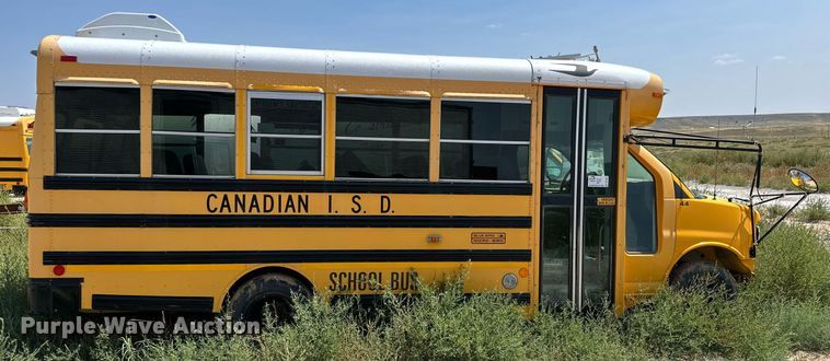 image for item DQ1401 2007 Chevrolet Express 3500  school bus