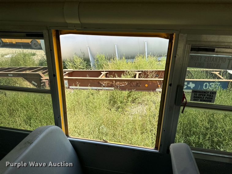 image for item DQ1401 2007 Chevrolet Express 3500  school bus