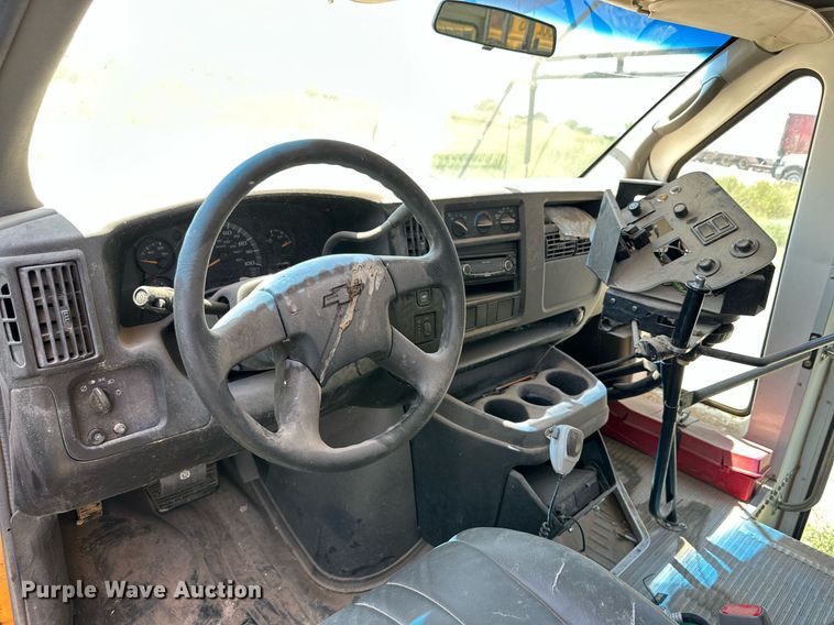 image for item DQ1401 2007 Chevrolet Express 3500  school bus