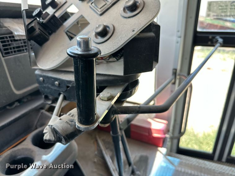 image for item DQ1401 2007 Chevrolet Express 3500  school bus