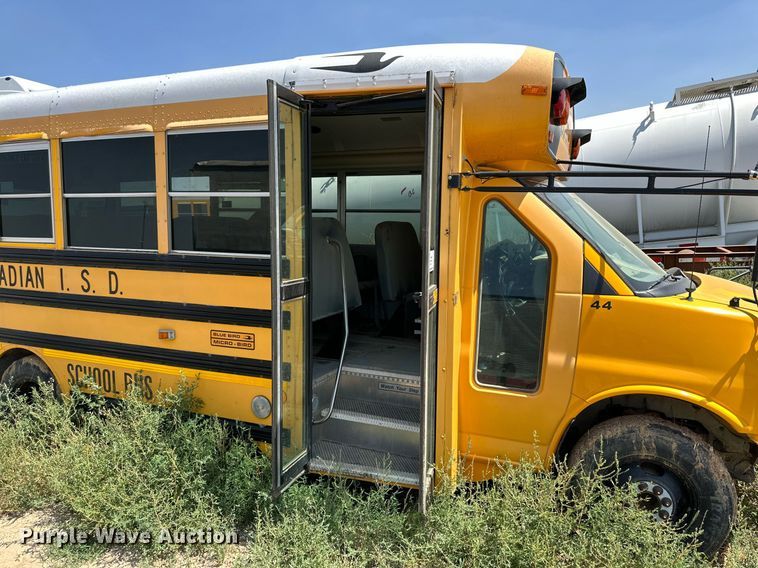 image for item DQ1401 2007 Chevrolet Express 3500  school bus