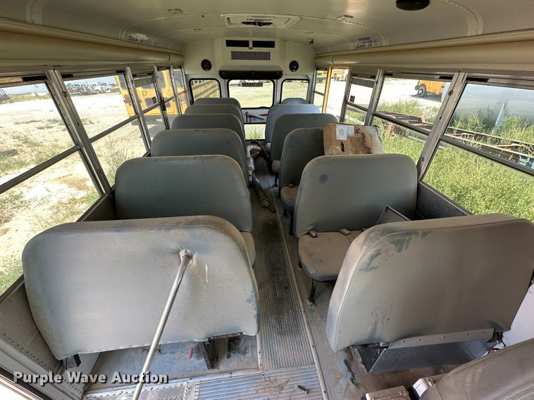 image for item DQ1401 2007 Chevrolet Express 3500  school bus