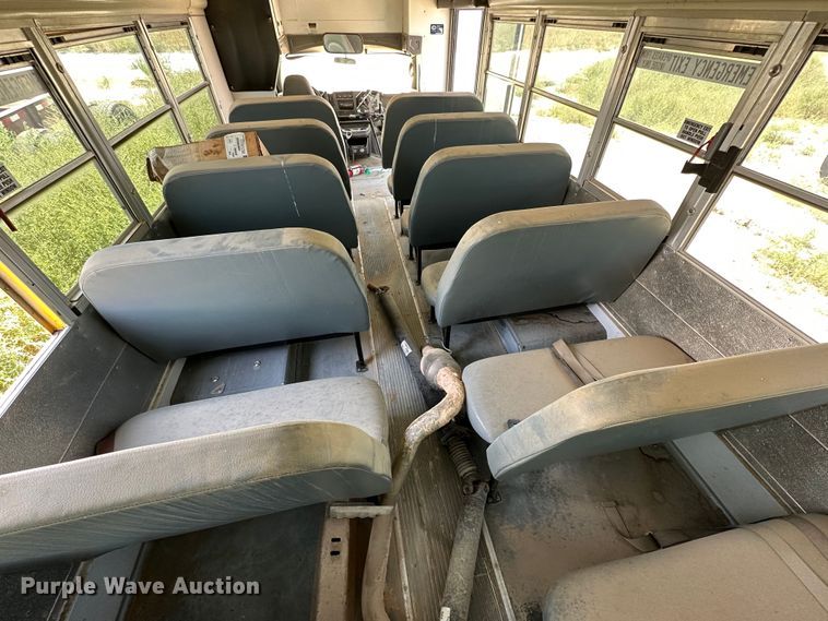 image for item DQ1401 2007 Chevrolet Express 3500  school bus