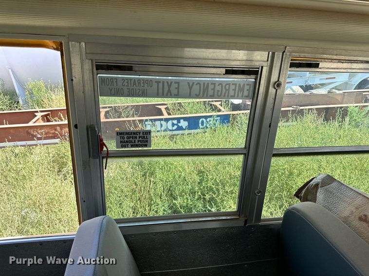 image for item DQ1401 2007 Chevrolet Express 3500  school bus