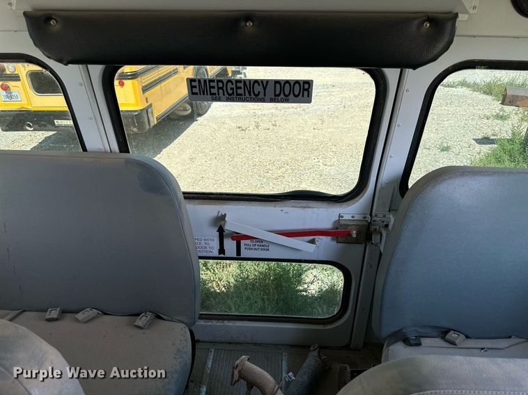 image for item DQ1401 2007 Chevrolet Express 3500  school bus