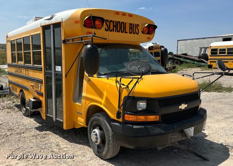 image for item DQ1402 2004 Chevrolet Express G3500  school bus