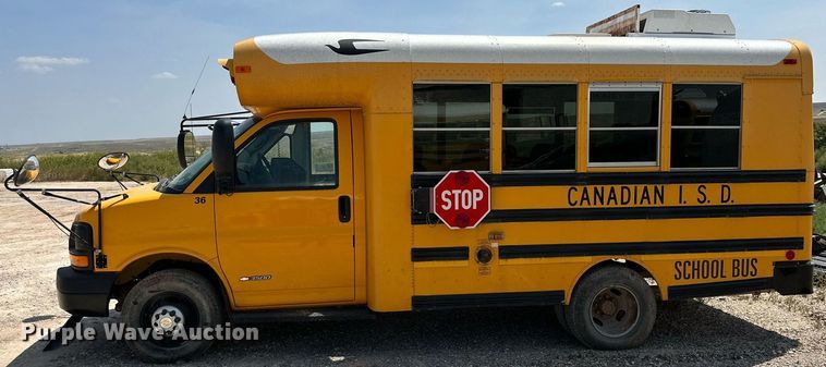 image for item DQ1402 2004 Chevrolet Express G3500  school bus
