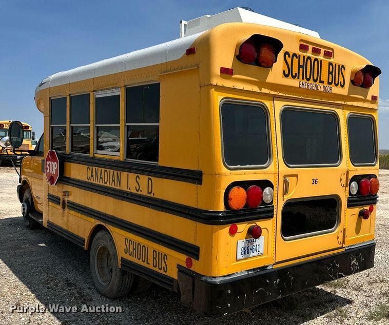 image for item DQ1402 2004 Chevrolet Express G3500  school bus