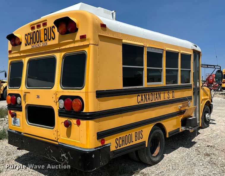 image for item DQ1402 2004 Chevrolet Express G3500  school bus