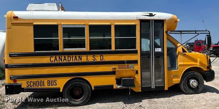 image for item DQ1402 2004 Chevrolet Express G3500  school bus