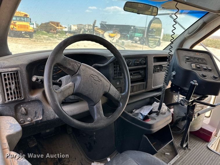 image for item DQ1402 2004 Chevrolet Express G3500  school bus