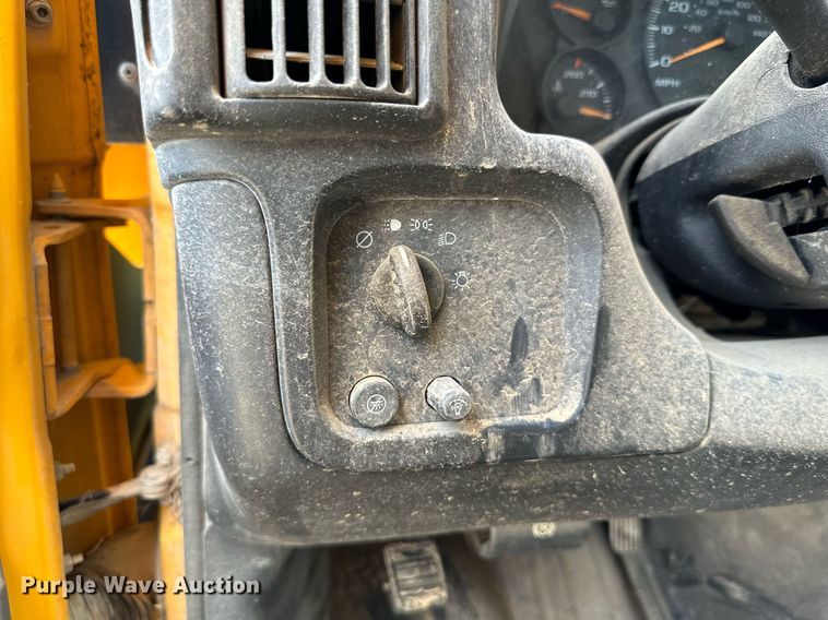 image for item DQ1402 2004 Chevrolet Express G3500  school bus