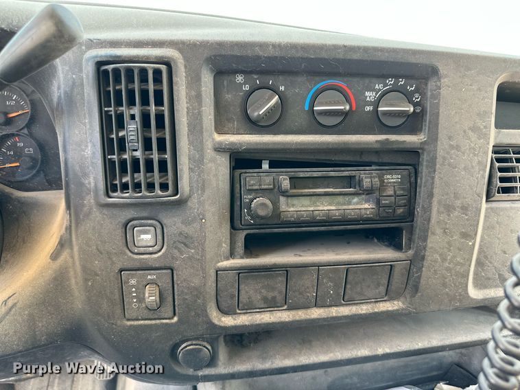 image for item DQ1402 2004 Chevrolet Express G3500  school bus