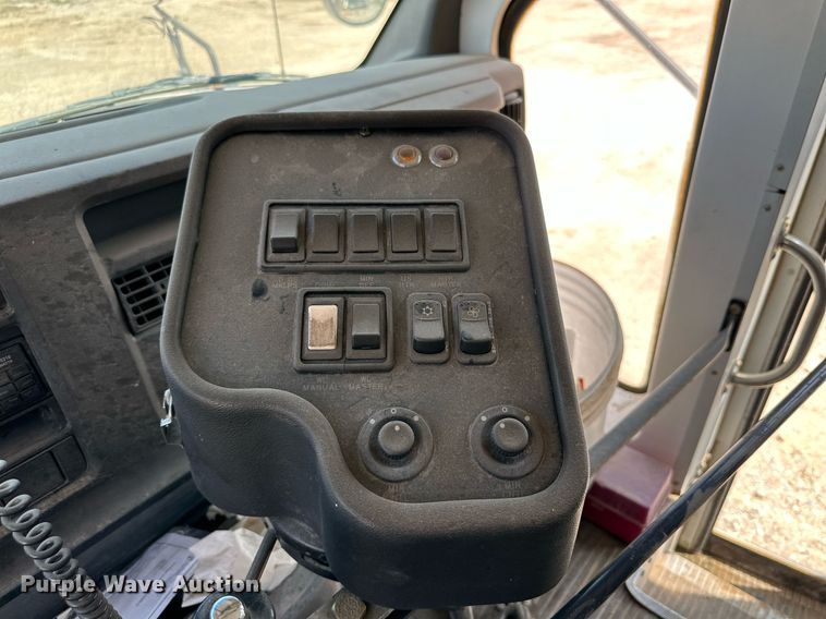 image for item DQ1402 2004 Chevrolet Express G3500  school bus