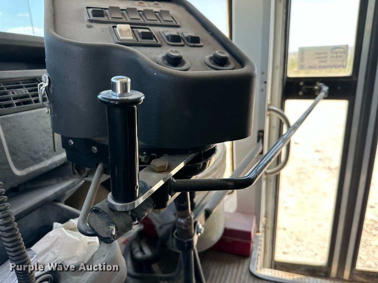 image for item DQ1402 2004 Chevrolet Express G3500  school bus