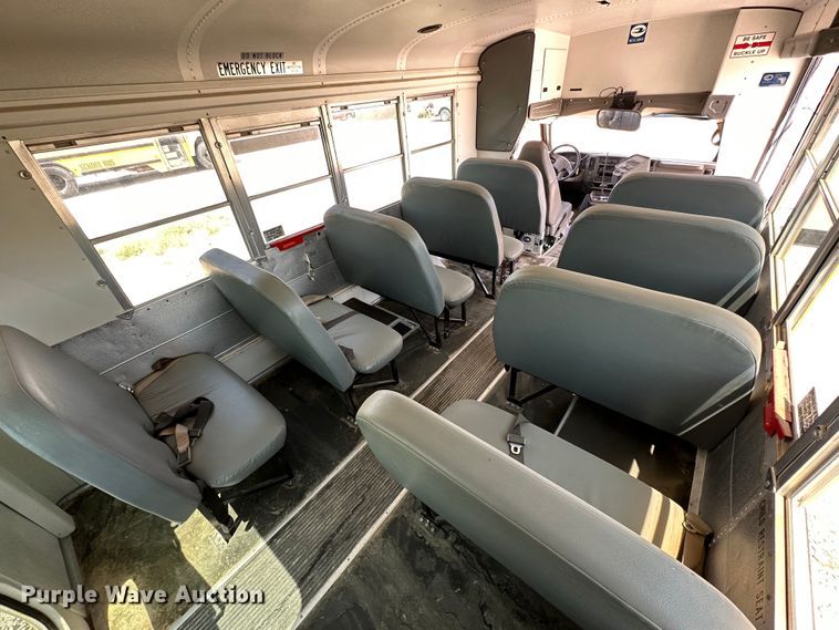 image for item DQ1402 2004 Chevrolet Express G3500  school bus