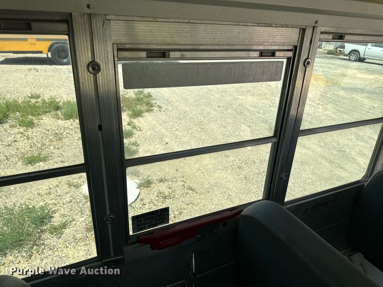 image for item DQ1402 2004 Chevrolet Express G3500  school bus