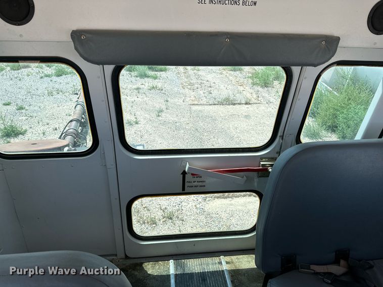 image for item DQ1402 2004 Chevrolet Express G3500  school bus