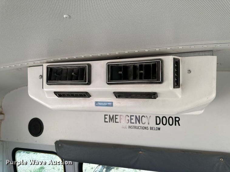 image for item DQ1402 2004 Chevrolet Express G3500  school bus