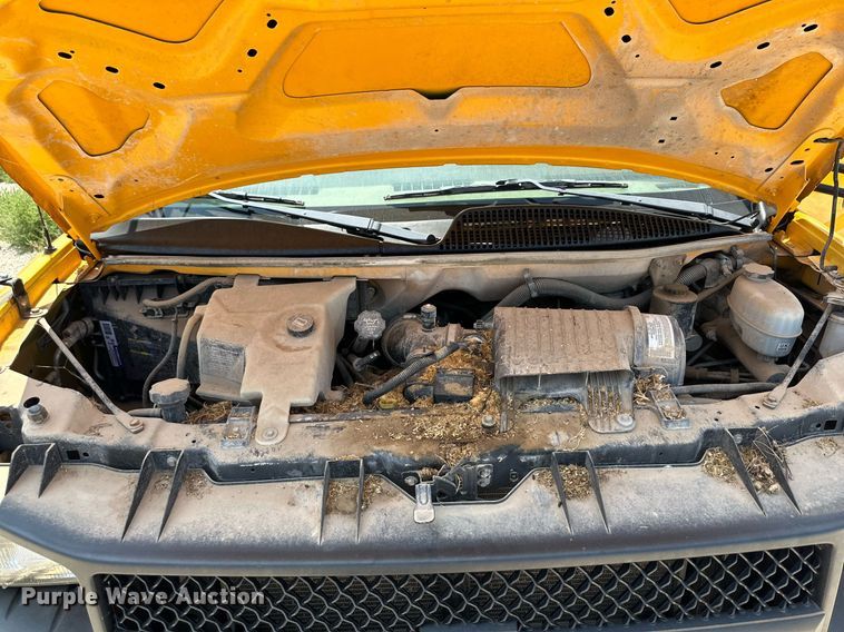 image for item DQ1402 2004 Chevrolet Express G3500  school bus