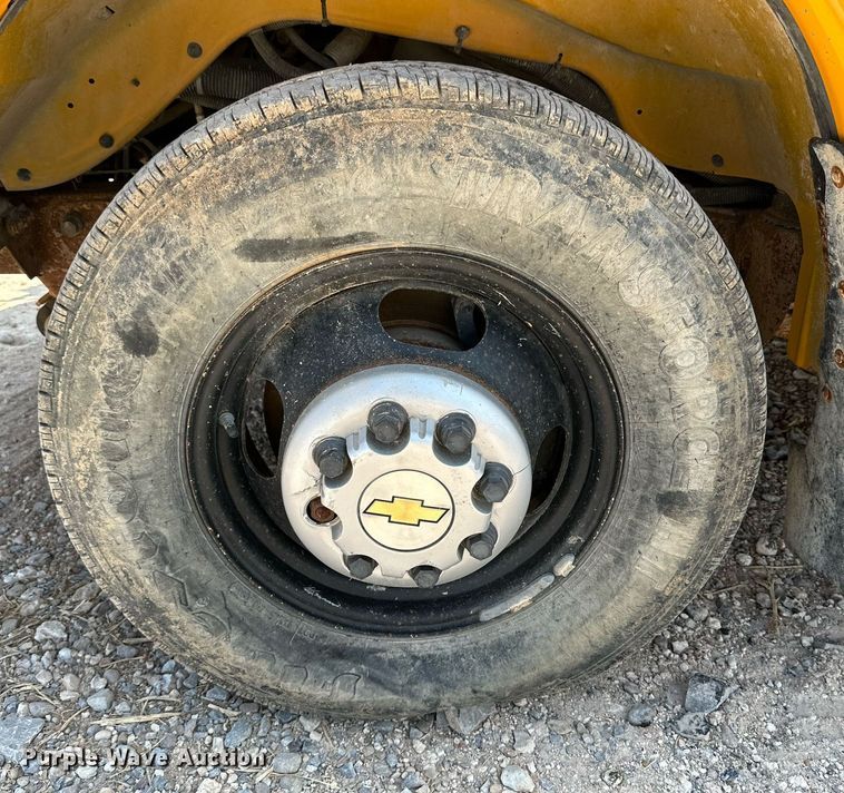 image for item DQ1402 2004 Chevrolet Express G3500  school bus