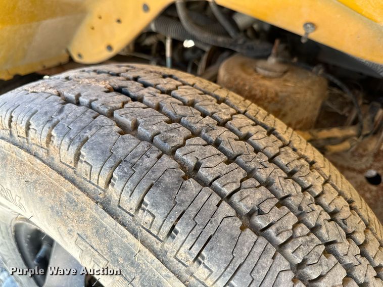 image for item DQ1402 2004 Chevrolet Express G3500  school bus