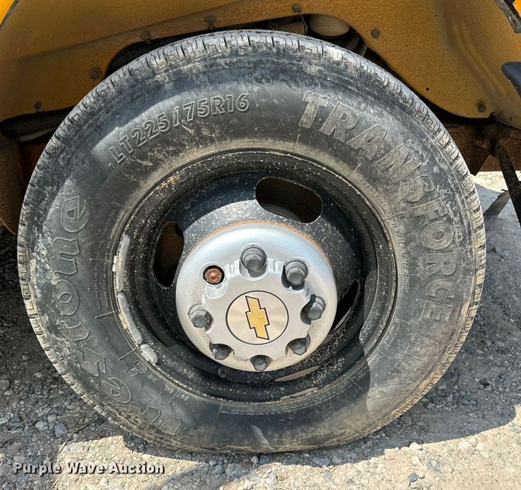 image for item DQ1402 2004 Chevrolet Express G3500  school bus