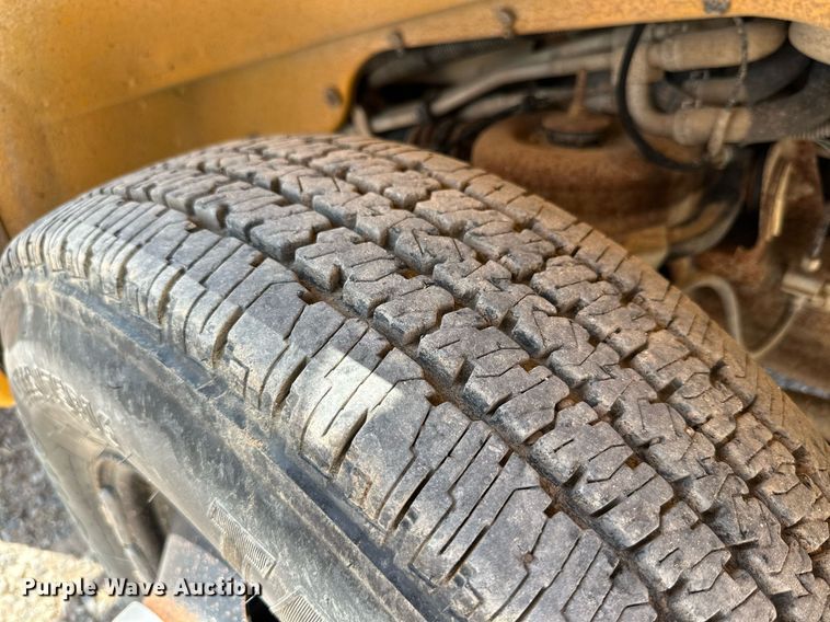 image for item DQ1402 2004 Chevrolet Express G3500  school bus