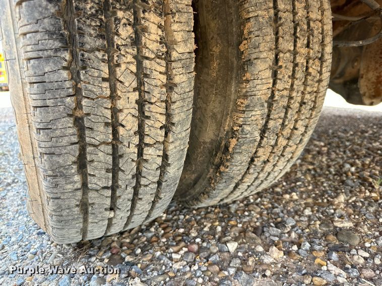 image for item DQ1402 2004 Chevrolet Express G3500  school bus