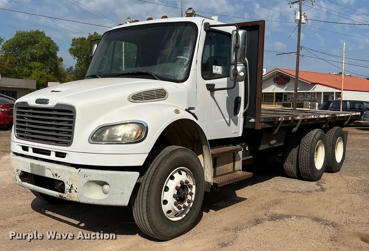 image for item DQ2176 2006 Freightliner Business Class M2  flatbed truck