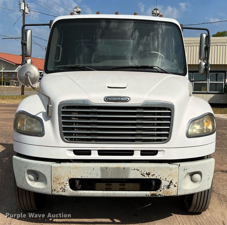 image for item DQ2176 2006 Freightliner Business Class M2  flatbed truck