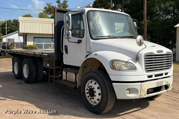 image for item DQ2176 2006 Freightliner Business Class M2  flatbed truck